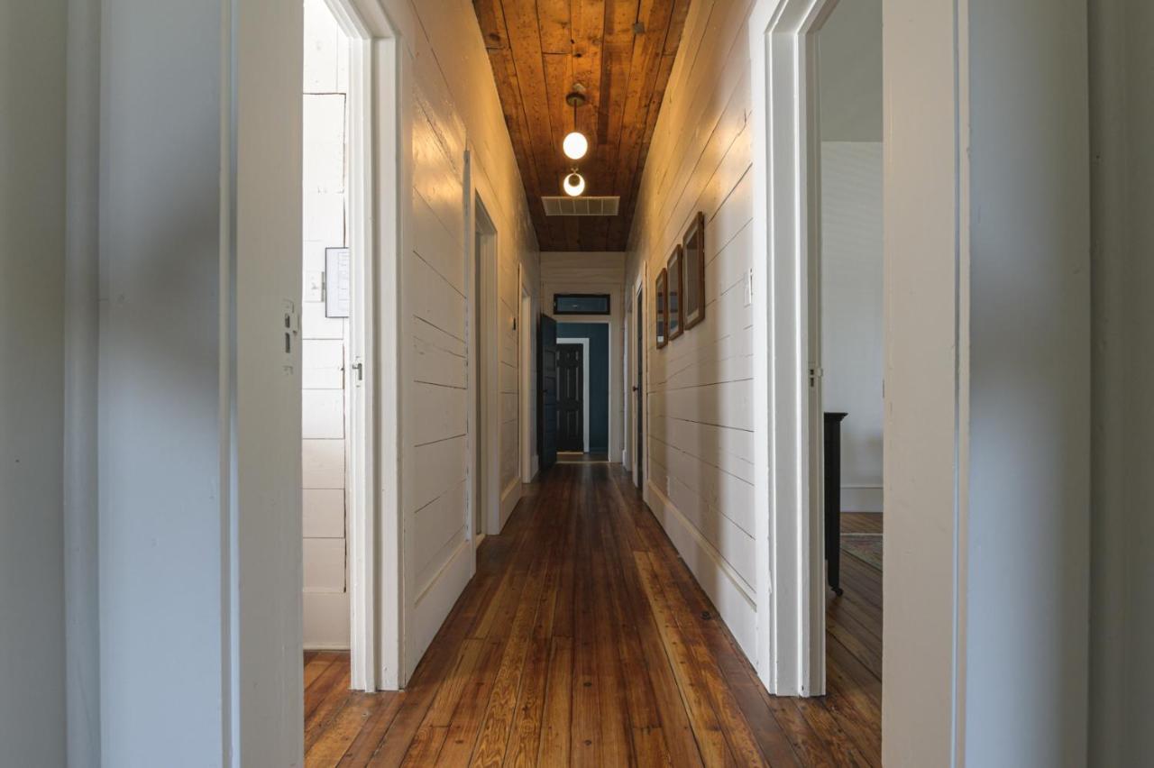 Restored 1930S Uptown Bungalow 2 Min. To Magnolia Уако Екстериор снимка