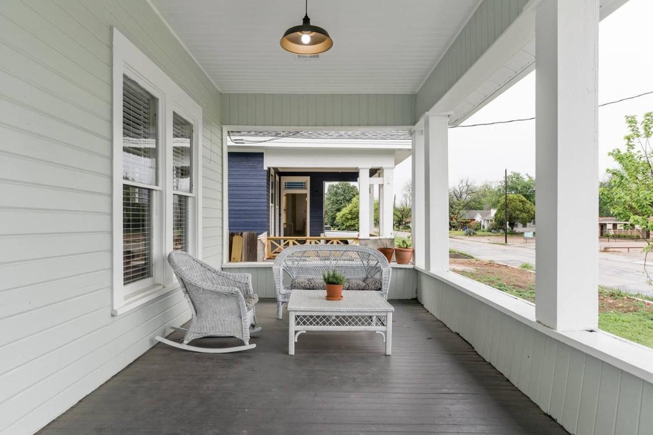 Restored 1930S Uptown Bungalow 2 Min. To Magnolia Уако Екстериор снимка