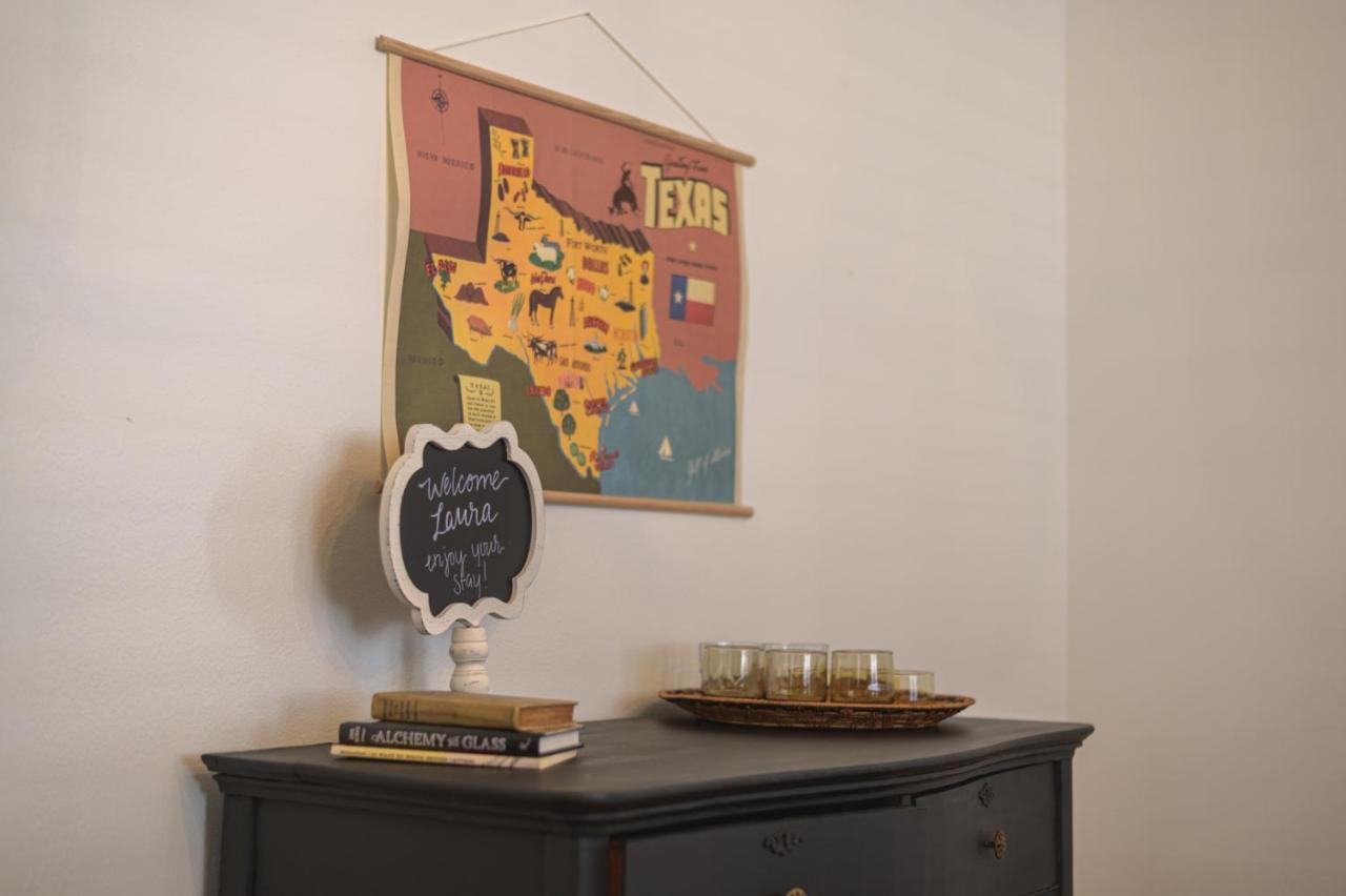 Restored 1930S Uptown Bungalow 2 Min. To Magnolia Уако Екстериор снимка