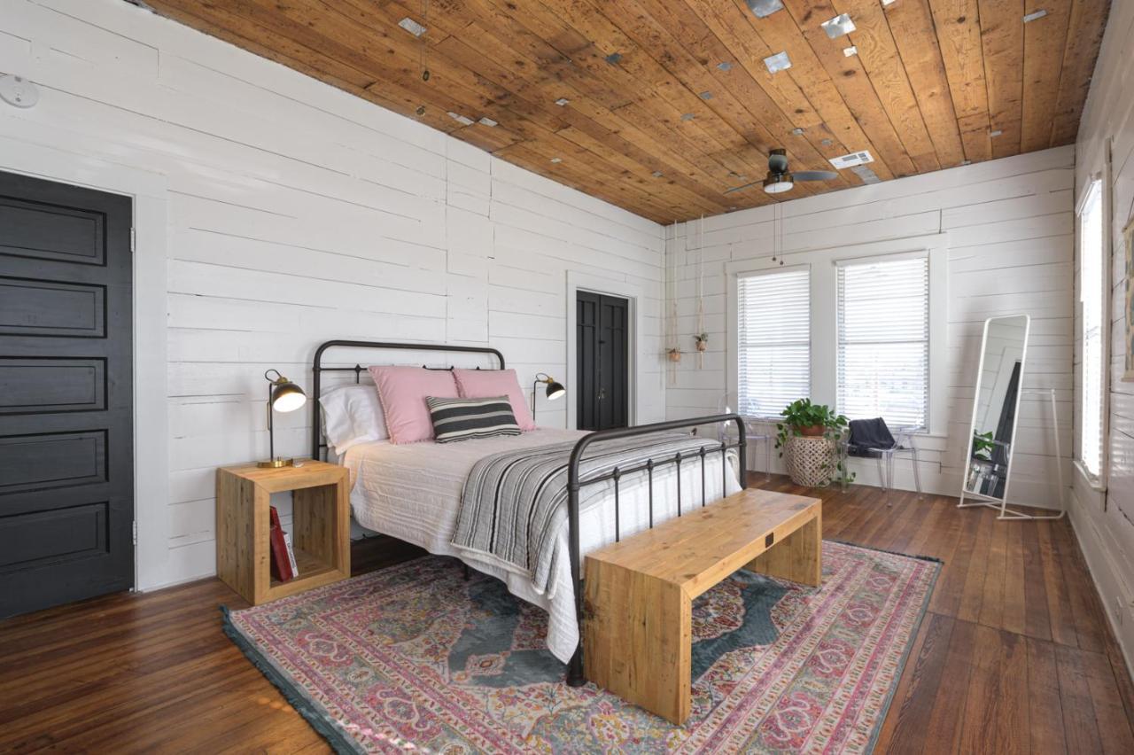 Restored 1930S Uptown Bungalow 2 Min. To Magnolia Уако Екстериор снимка